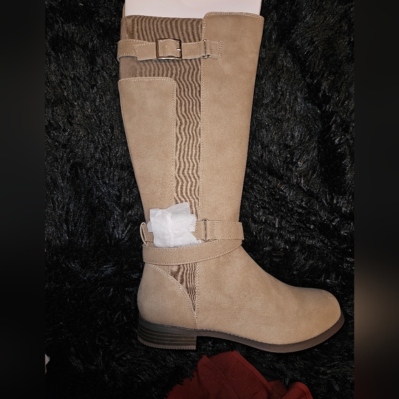 JustFab Valerie Tan Boot 9 - Picture 11 of 12